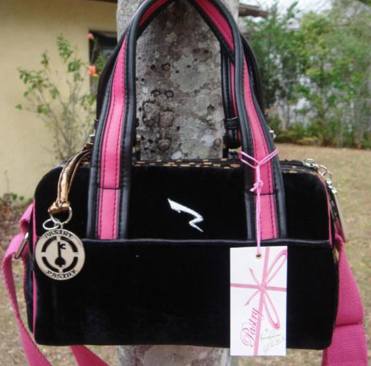 pastry-black-n-pink-handbag-03